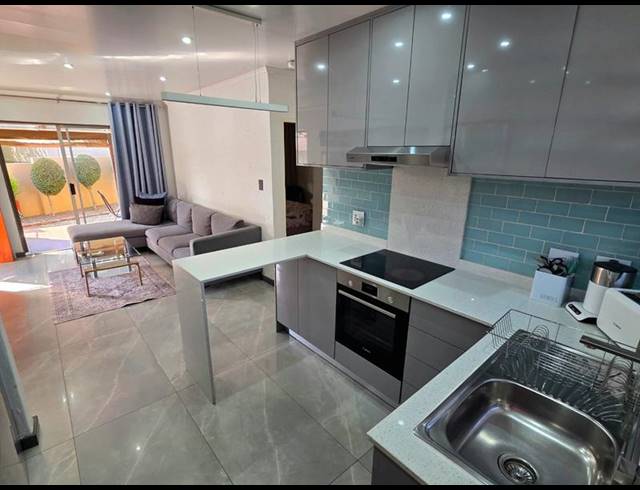 3 BEDROOM TOWNHOUSE FOR SALE IN THATCHFIELD